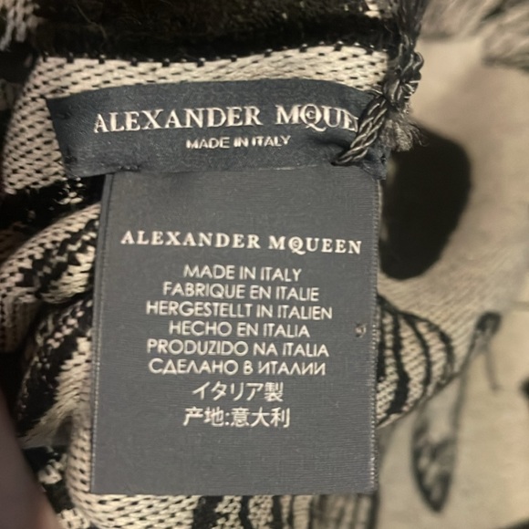 Alexander McQueen Black Ivory Butterfly Skull Wool Scarf. - Picture 5 of 6